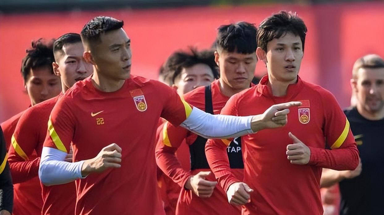 关于国足东亚杯总结：1胜2负进1球，两新人表现合格，主帅问题依旧困扰的信息