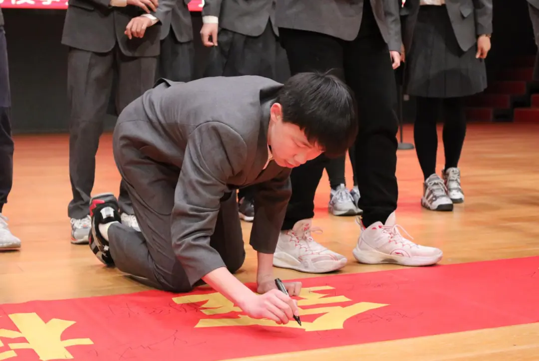 汉堡夺冠倒计时，齐步丹心向胜利
